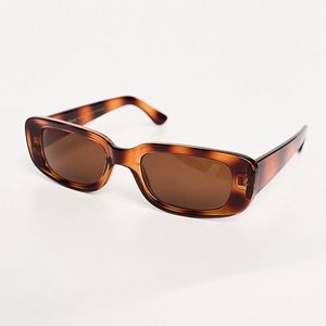 90’s Inspired Tortoise Shell Sunglasses
